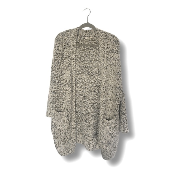 COZY ‘VERTE’ B&W KNITTED CARDIGAN!! - Picture 1 of 5